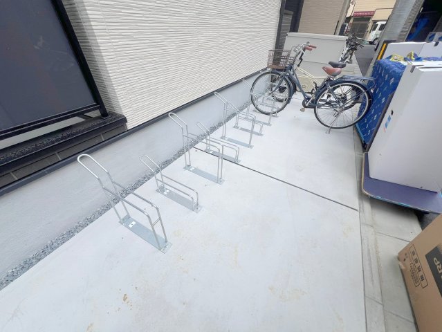 駐車場　敷地内には入居者専用の駐輪スペースもあります。