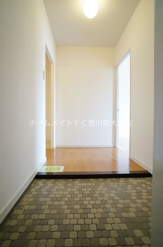 玄関　同型別部屋写真