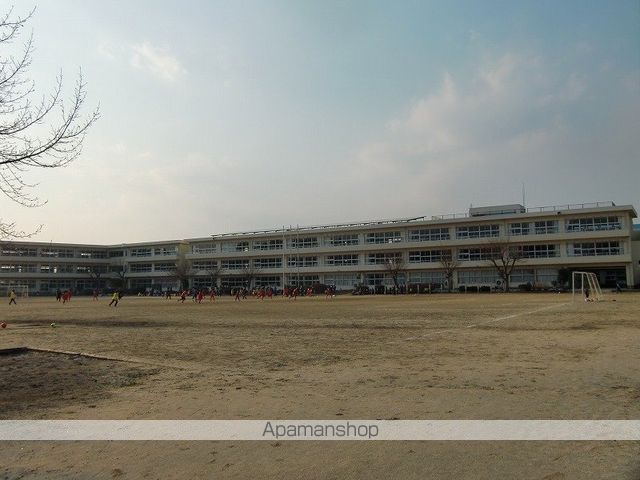 小学校　牛久市立向台小学校（小学校）まで2452m