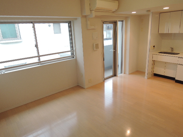 居室・リビング　※別部屋の参考写真です。