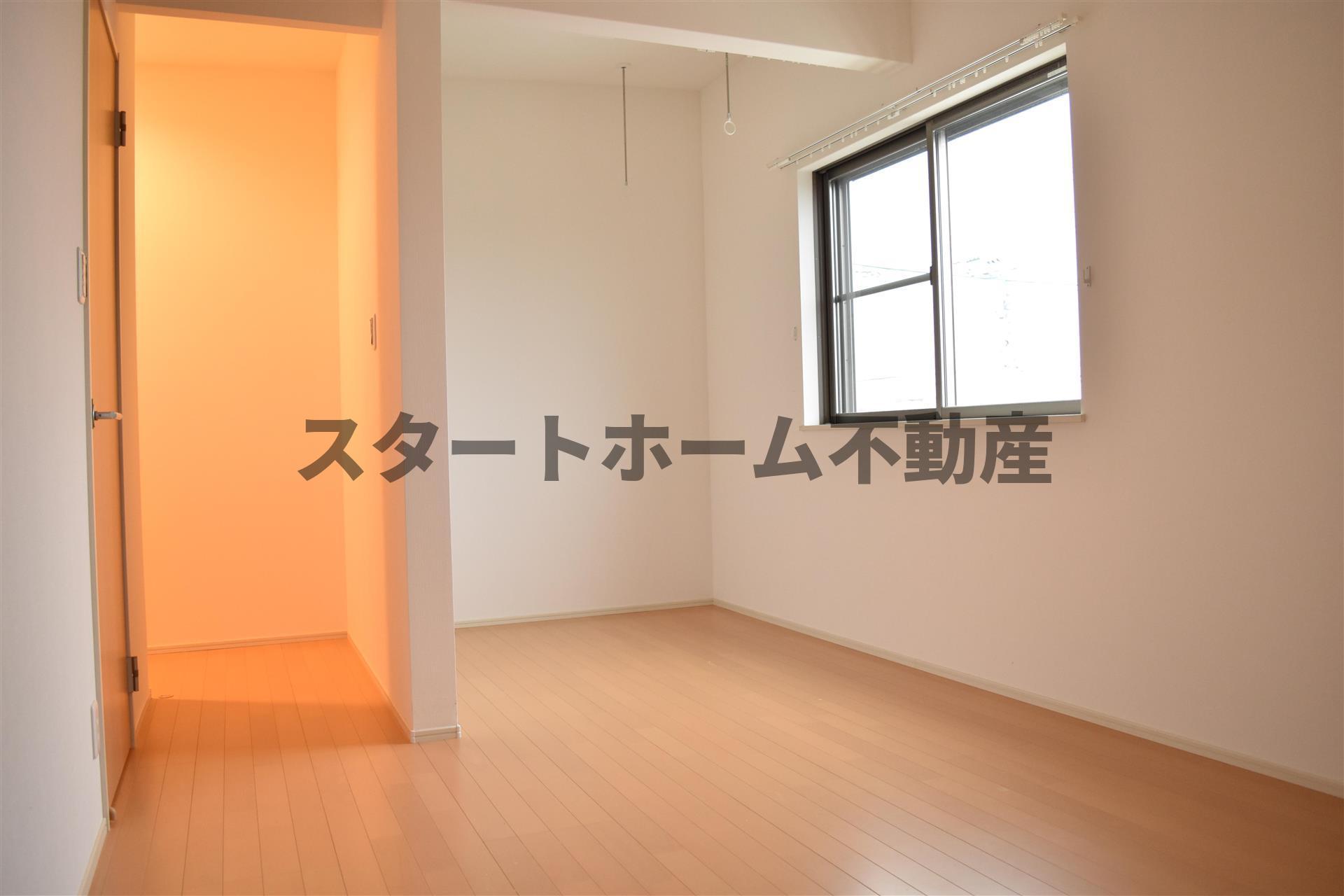 その他部屋・スペース　広くて明るい寝室