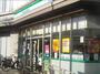 コンビニ　ファミリーマート梶が谷駅南店（コンビニ）まで105m