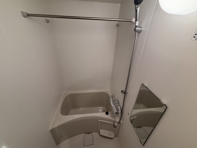 バス・シャワールーム　コンパクトで使いやすいお風呂です