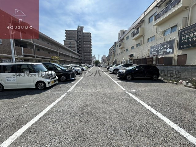 駐車場　駐車場に車を止められます