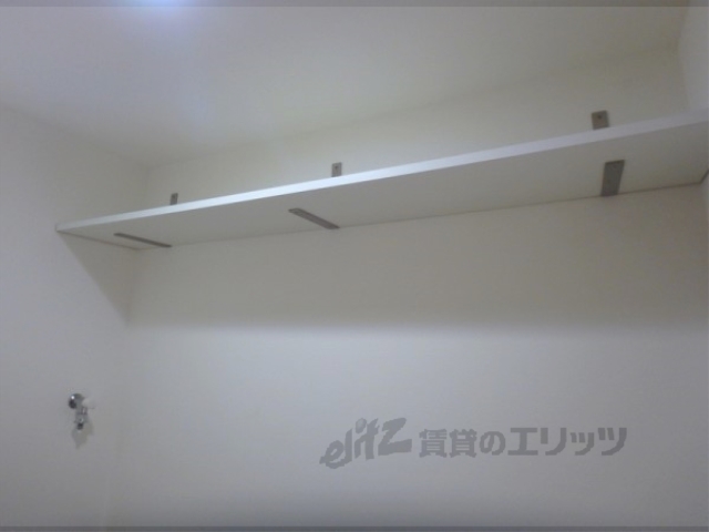 収納　洗濯機上