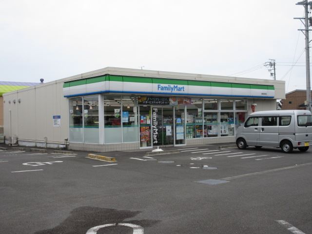 コンビニ　ファミリーマート（コンビニ）まで370m
