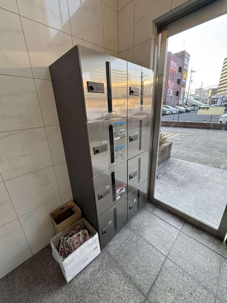 エントランス　便利な宅配ボックス完備！