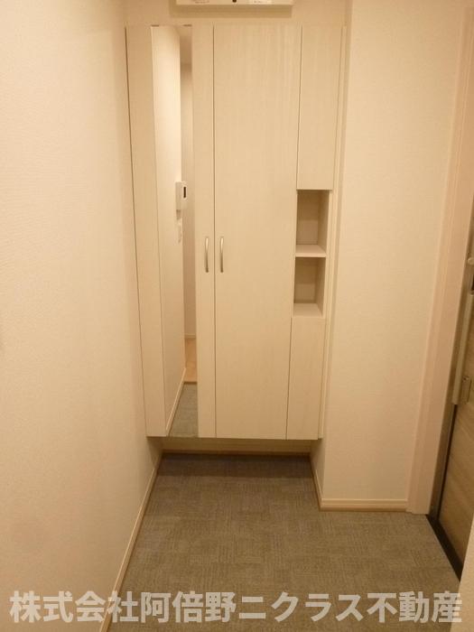玄関　内装は別部屋の参考写真です。