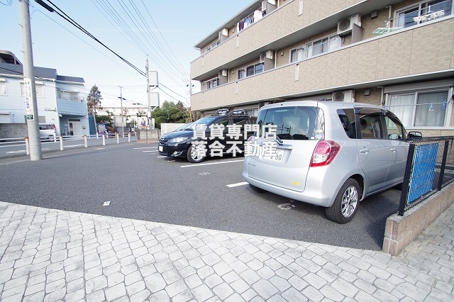 駐車場　敷地内駐車場完備