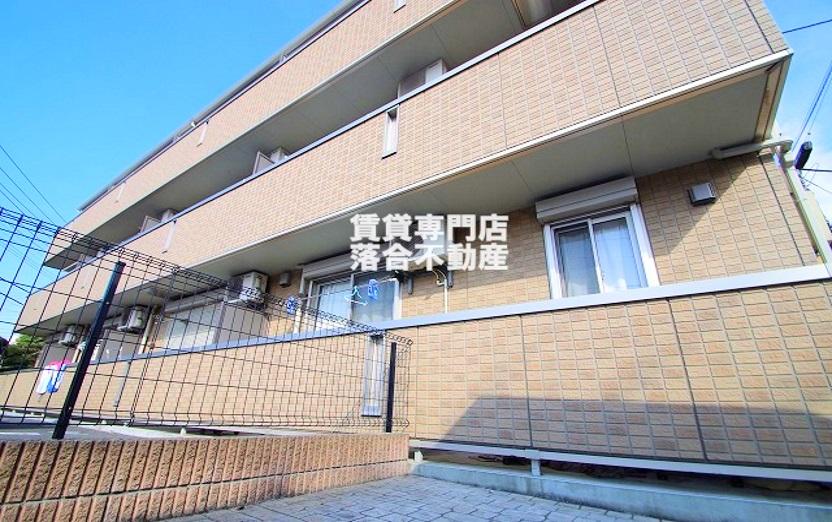 建物外観　しっかりとした建物