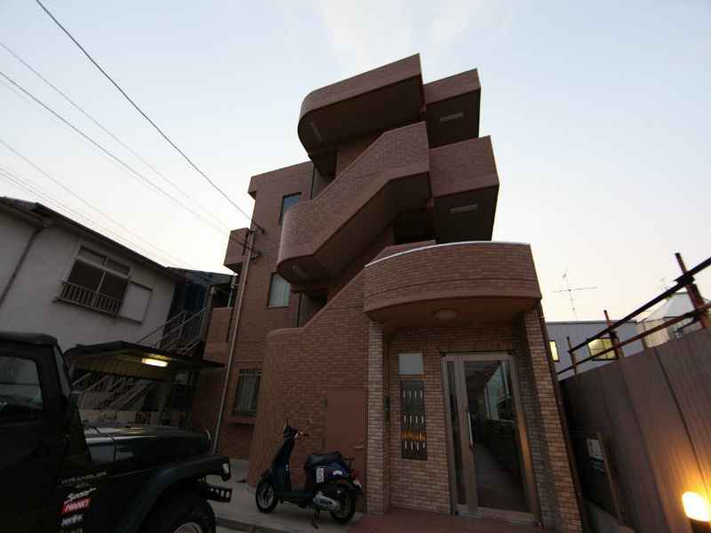建物外観　外観　オートロック付　外壁タイル張り　屋根付き駐輪場