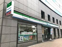 コンビニ　ファミリーマート初台交差点前店（コンビニ）まで362m