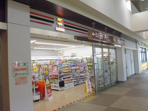 コンビニ　セブンイレブンハートインＪＲ魚住駅改札口店（コンビニ）まで1032m