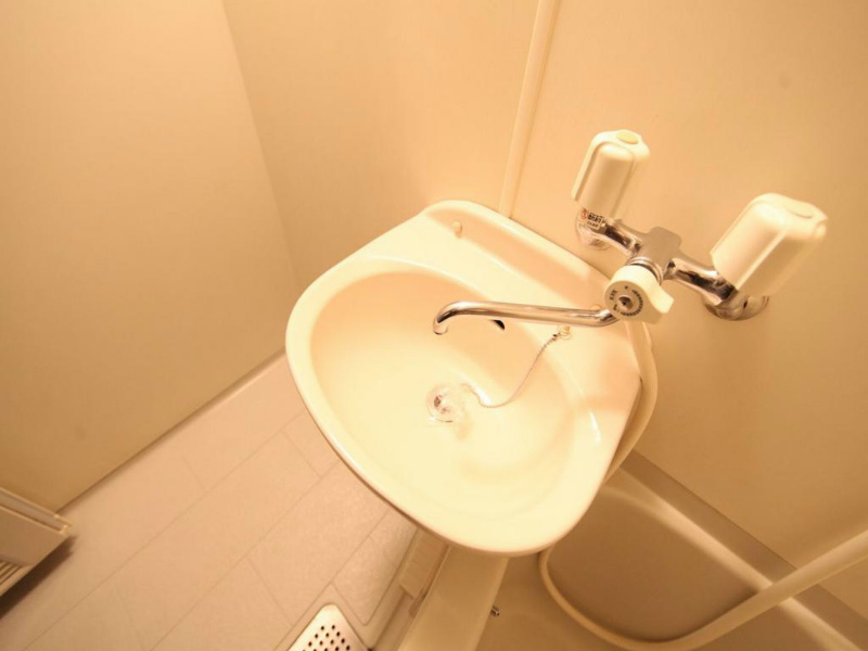 洗面設備　バスルーム内に洗面台付き