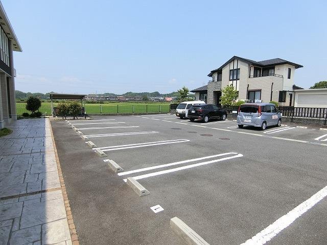 駐車場　車をお持ちの方に嬉しい駐車場付きの物件です