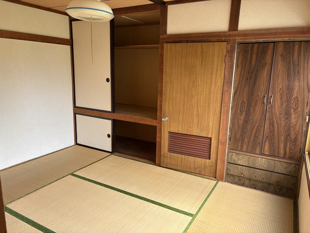 東光8条5丁目貸家の居間写真