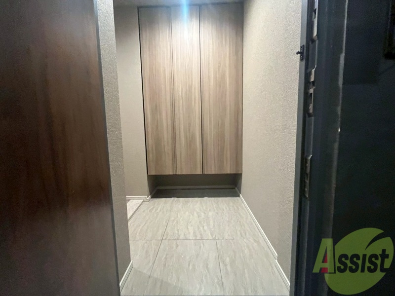 玄関　玄関にはシューズボックスもあって便利そう！