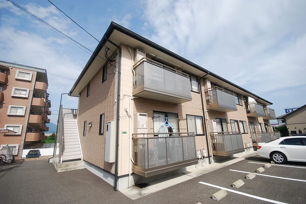 建物外観　綺麗な街並み・周辺にはお店も多数