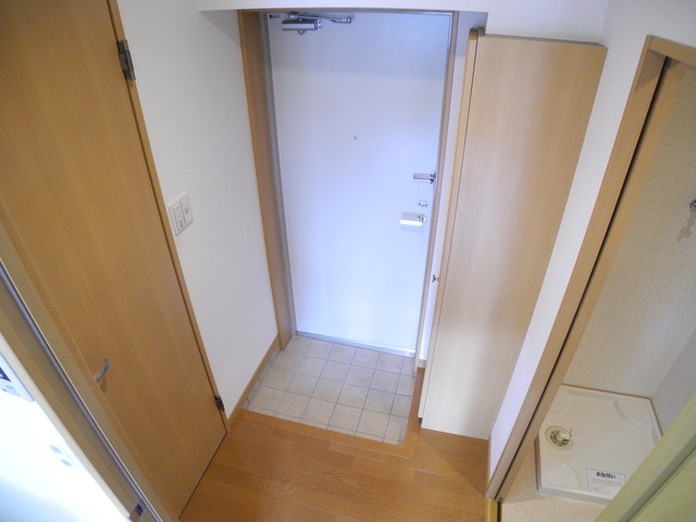 玄関　※別部屋の写真となります