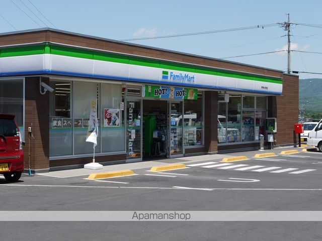 コンビニ　ファミリーマート（コンビニ）まで401m