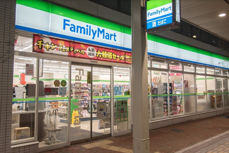 コンビニ　ファミリーマート 江東亀戸五丁目店（コンビニ）まで206m