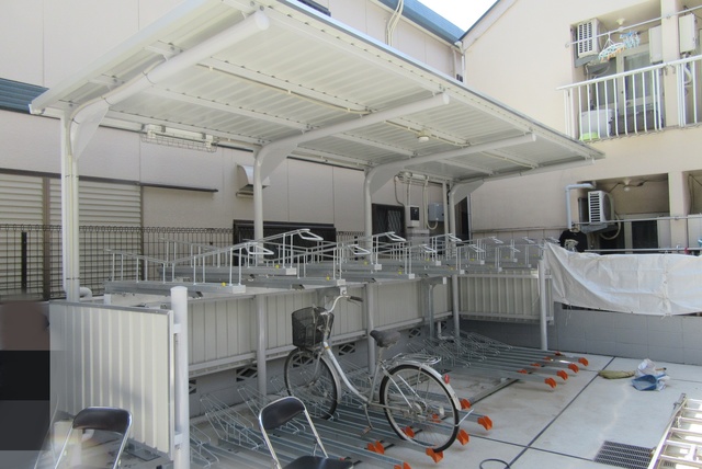 その他共有部分　敷地内に屋根付き駐輪場あります♪