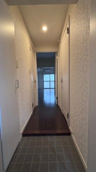 玄関　※別号室の参考写真になります。