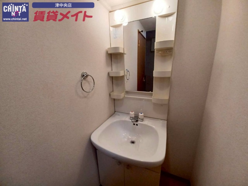 洗面設備　別部屋参考写真です