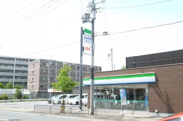 コンビニ　ファミリーマート 山科駅西店（コンビニ）まで685m