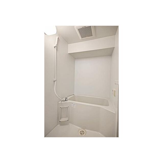 バス・シャワールーム　清潔感あるバスルーム