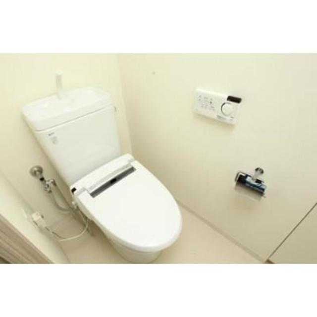 トイレ　※写真は同タイプ住戸です。