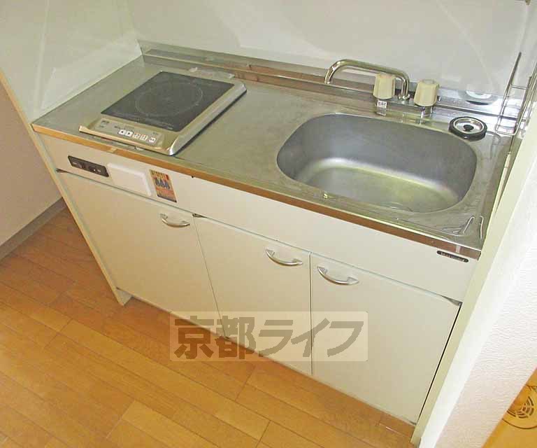 キッチン　圧迫感のないキッチンです