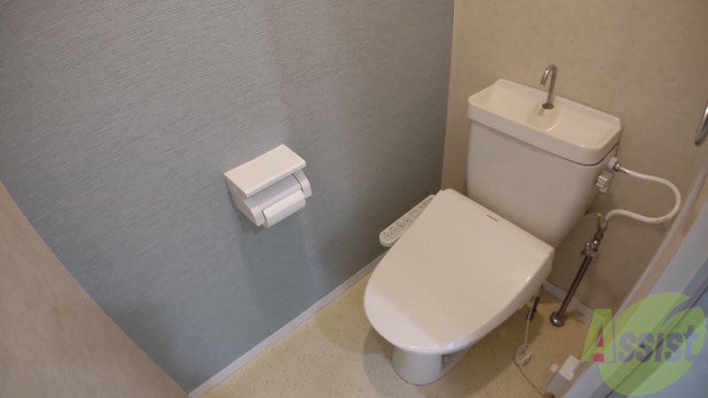 トイレ　温水洗浄便座付きのトイレは、使用しやすくうれしいですね。