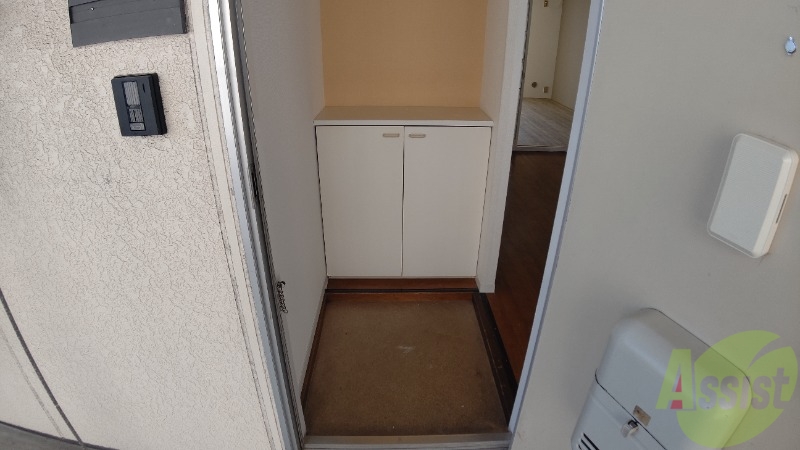 玄関　玄関でございます。毎日の出入りはこちらから。