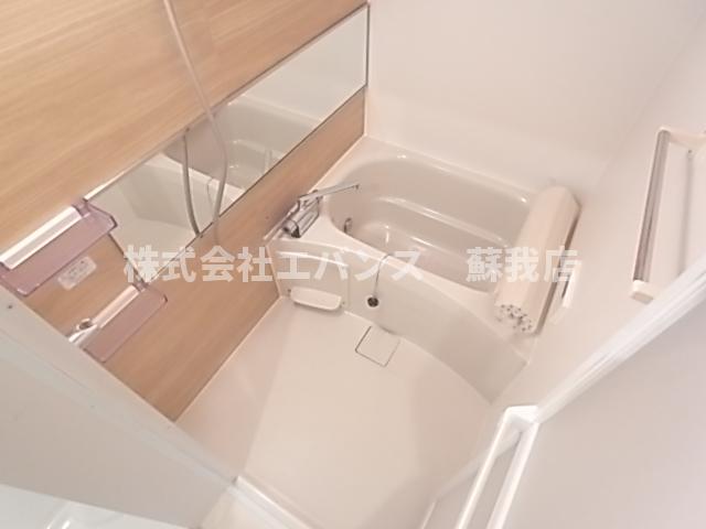 バス・シャワールーム　落ち着いた空間のお風呂です