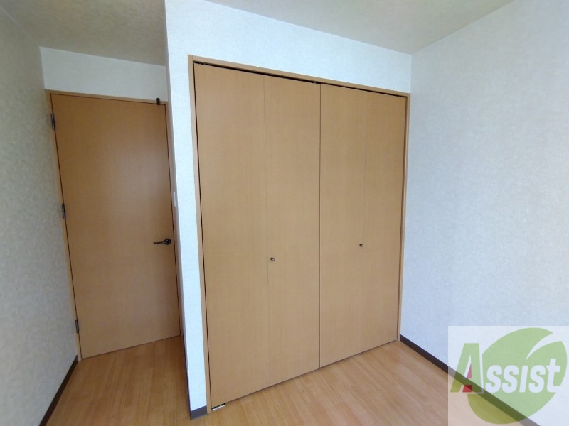 収納　寝室の収納です。部屋がすっきり片付きます。