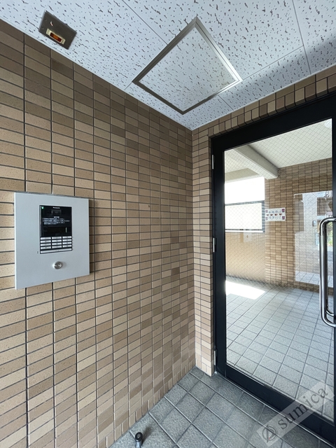 エントランス　オートロック完備で部外者はシャットアウト♪♪