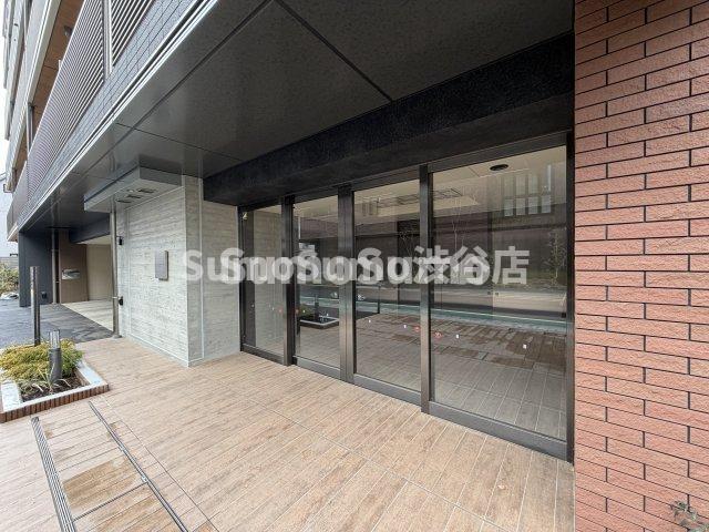 エントランス　落ち着いたエントランスです