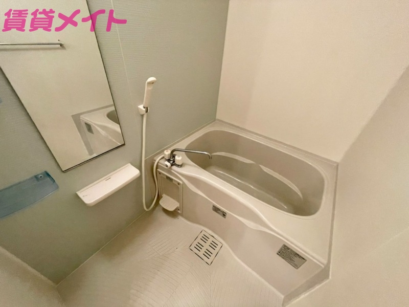 バス・シャワールーム　同型反転参考写真です
