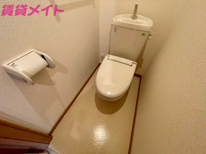 トイレ　同型反転参考写真です