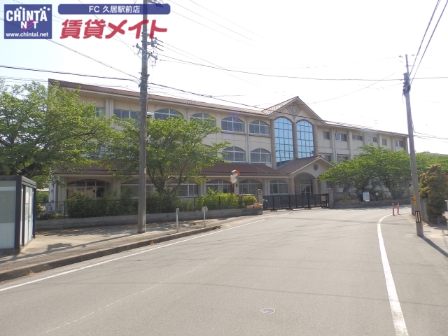 小学校　津市立誠之小学校（小学校）まで681m