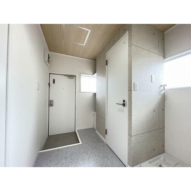 玄関　写真は２０５号室です