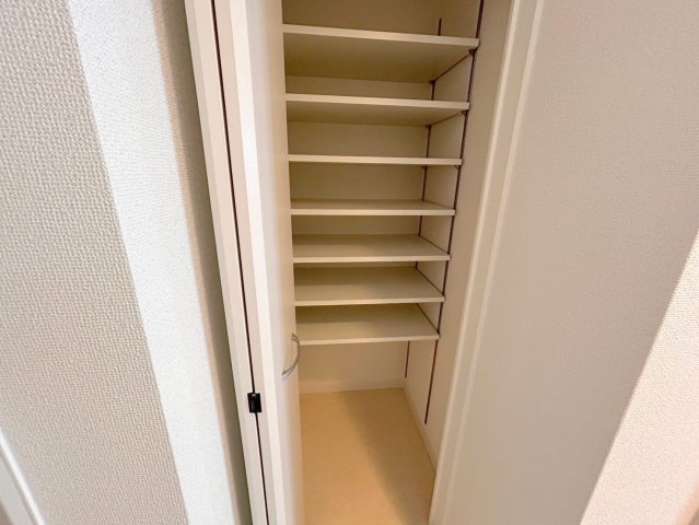 収納　大きいシューズボックスは靴がいっぱい入れれますね。