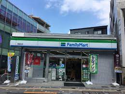 コンビニ　ファミリーマート 経堂北店（コンビニ）まで147m