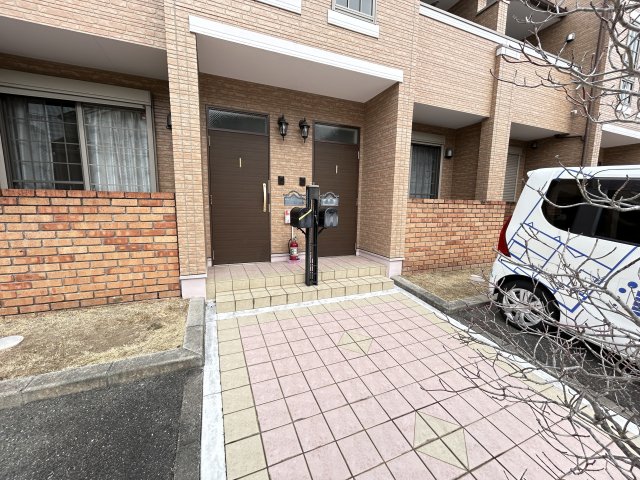 エントランス　落ち着いたエントランスです