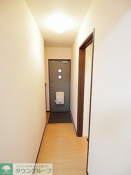 玄関　内見の予約先は【タウンハウジング中野店】です★