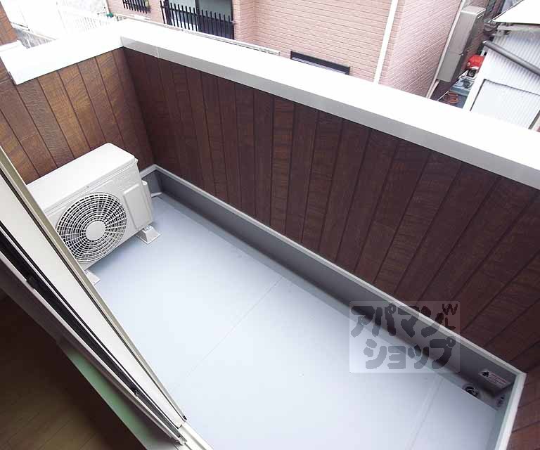 バルコニー　南向きの明るいバルコニーです。