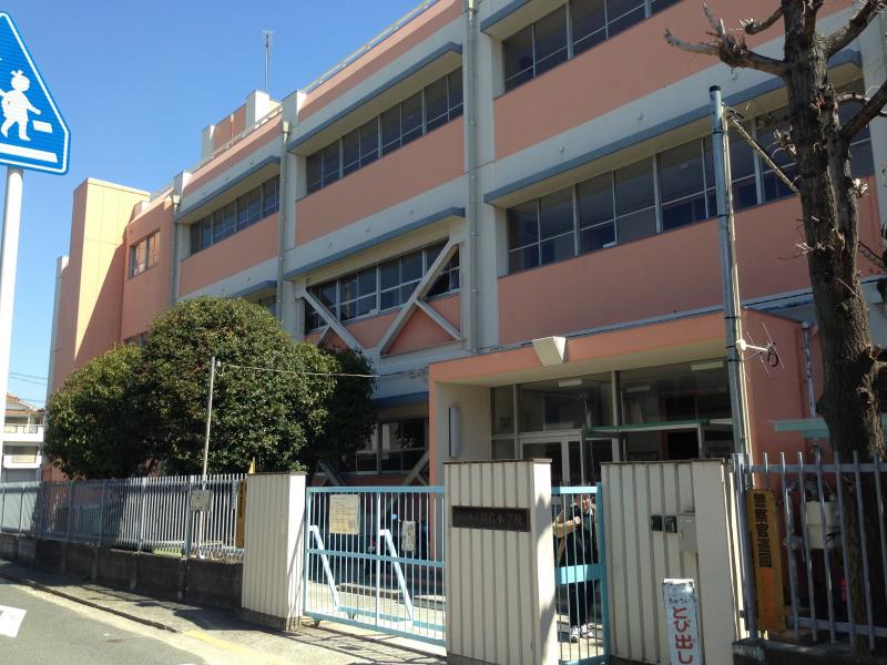 小学校　高石市立羽衣小学校（小学校）まで422m