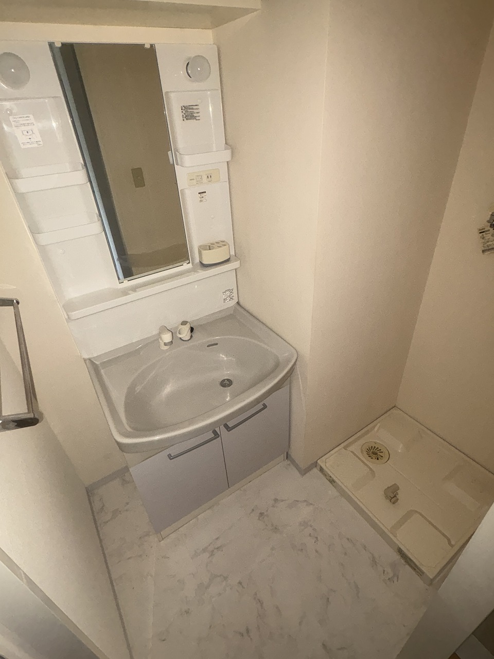 洗面設備　別の部屋の写真です