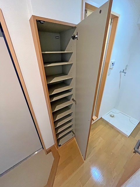 収納　シューズボックス